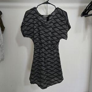 Gray and Black Patterned Dress With Elastic Sleeves And Waist